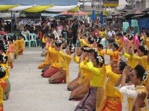 กินข้าวกลางเดิ่น