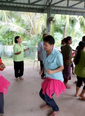 โครงการเสริมสร้างความรักและสามัคคีตำบลมะค่ะระดับตำบล(17-26/06/57)