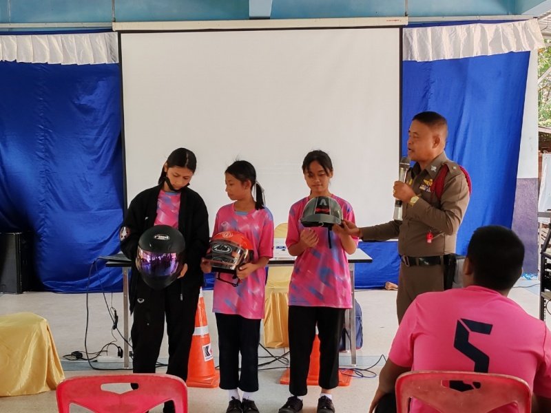 กิจกรรมโครงการฝึกอบรมให้ความรู้เรื่องวินัยจราจรให้กับโรงเรียนในเขตพื้นที่และประชาชนในตำบลมะค่า